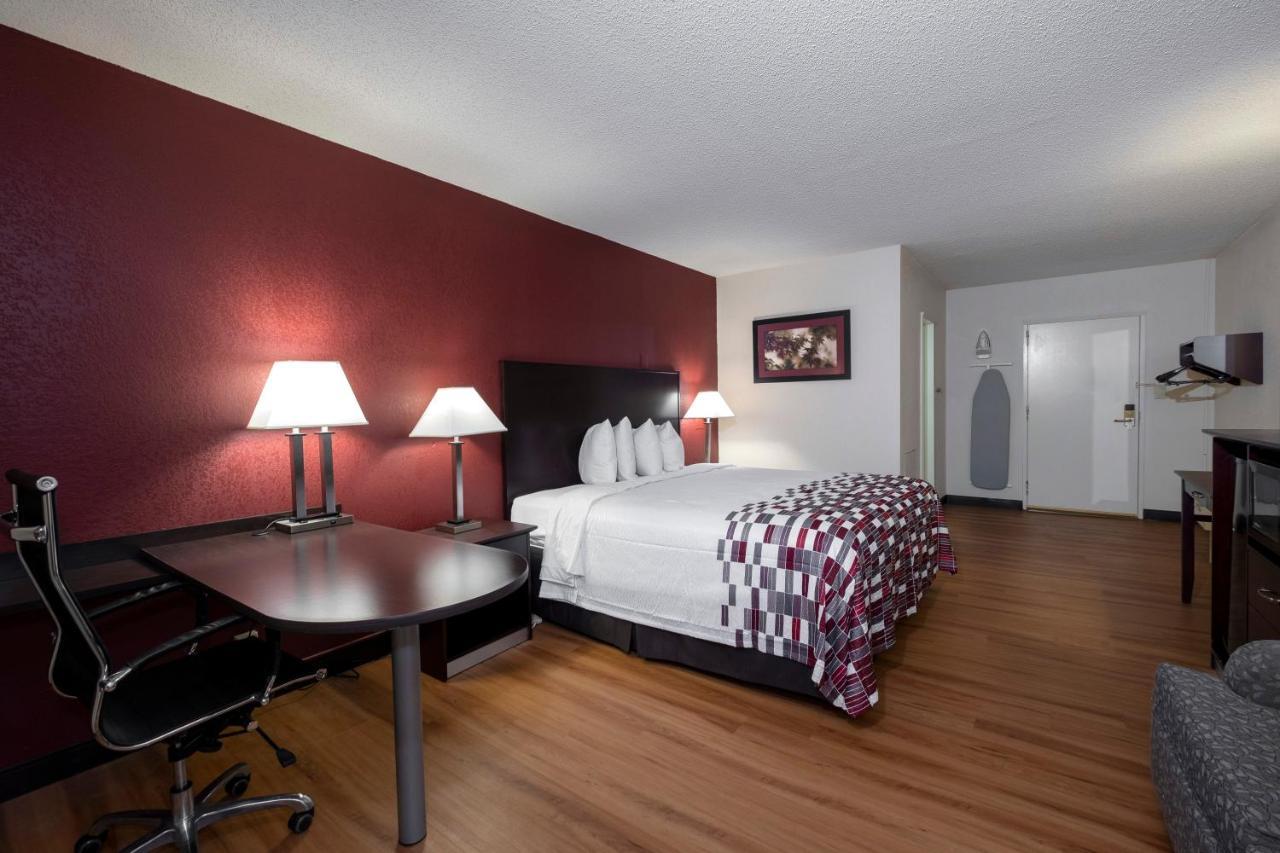 Red Roof Hotel 2*